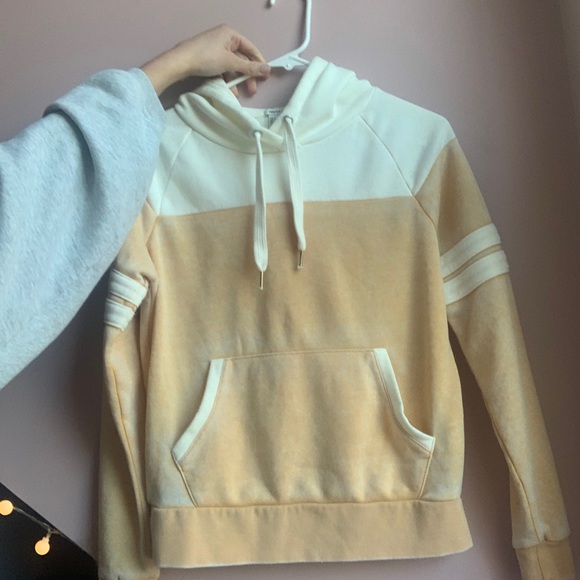 Forever 21 Sweatshirt - Picture 2 of 4